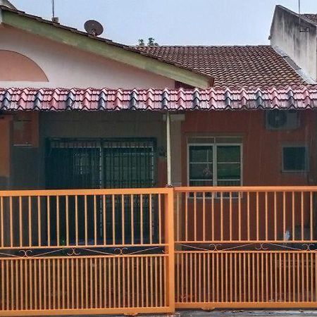 Homestay Ummi Razzin Kuala Kangsar Zewnętrze zdjęcie