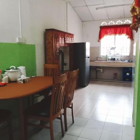 Homestay Ummi Razzin Kuala Kangsar Zewnętrze zdjęcie