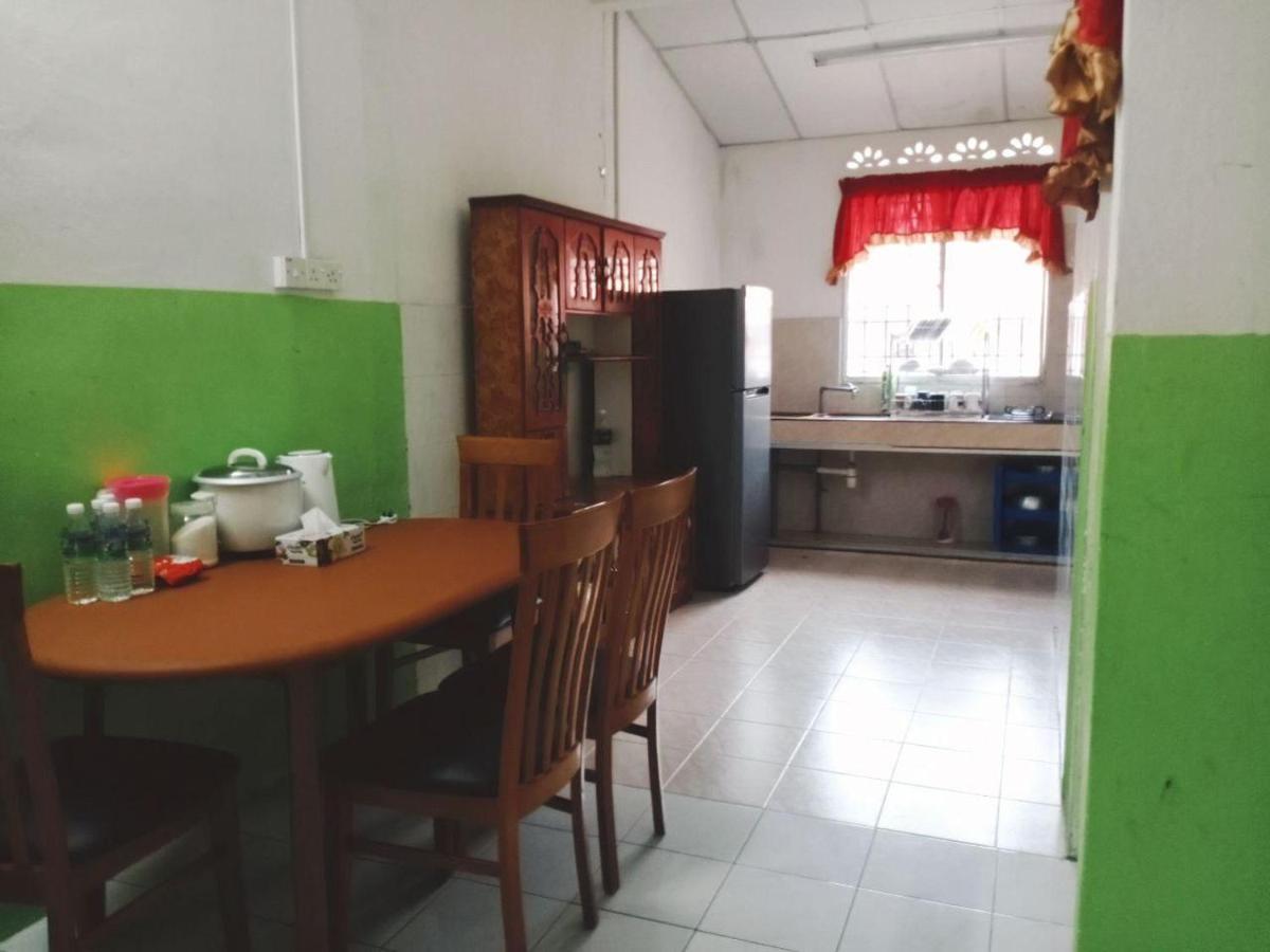 Homestay Ummi Razzin Kuala Kangsar Zewnętrze zdjęcie